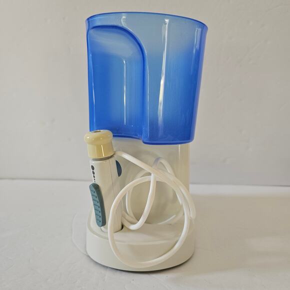 Waterpik Classic Water Flosser 3 Tips Dental Oral Care Gift New in Box Working - Picture 3 of 11
